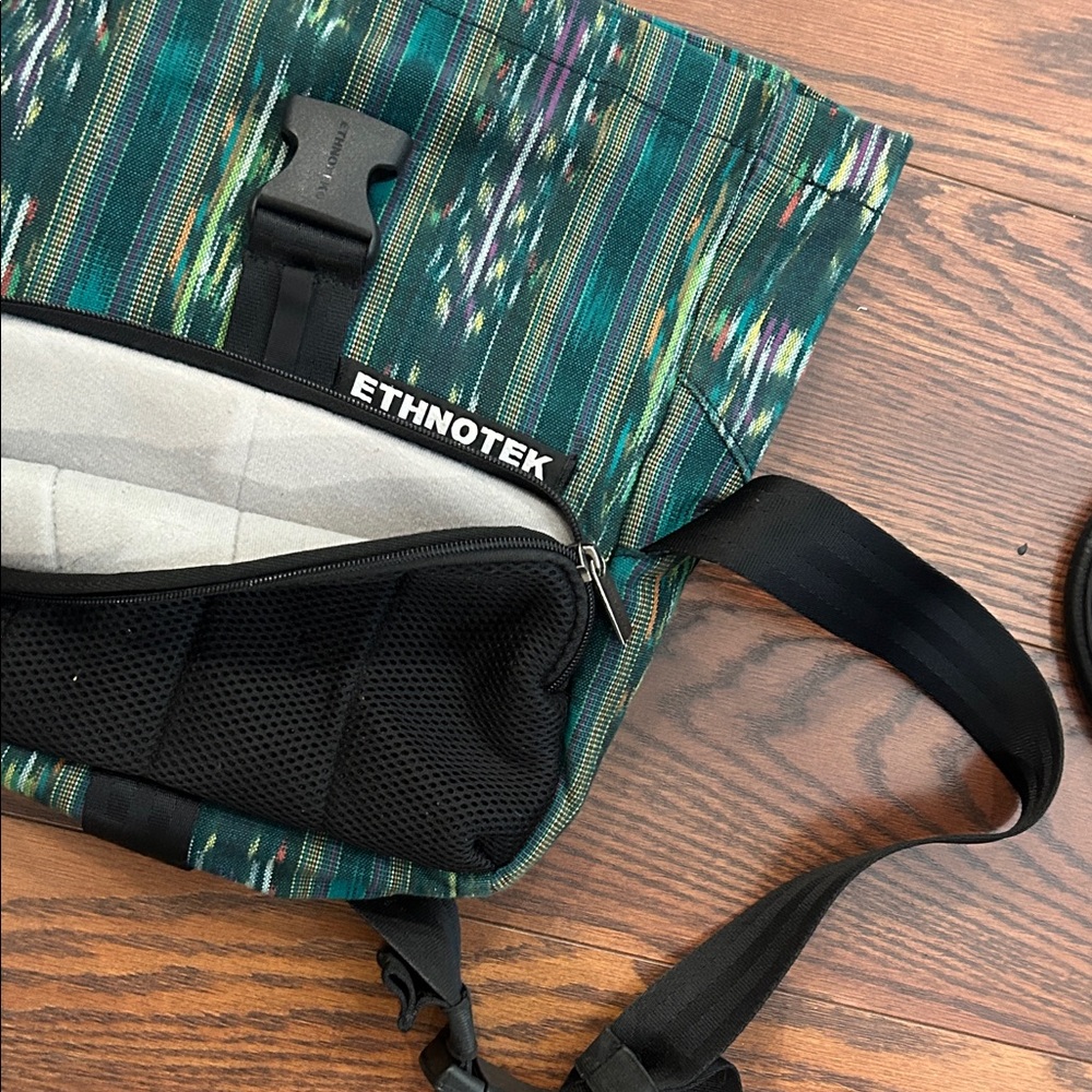 Stussy Green and Black Patterned Messenger Bag - Picture 4 of 5